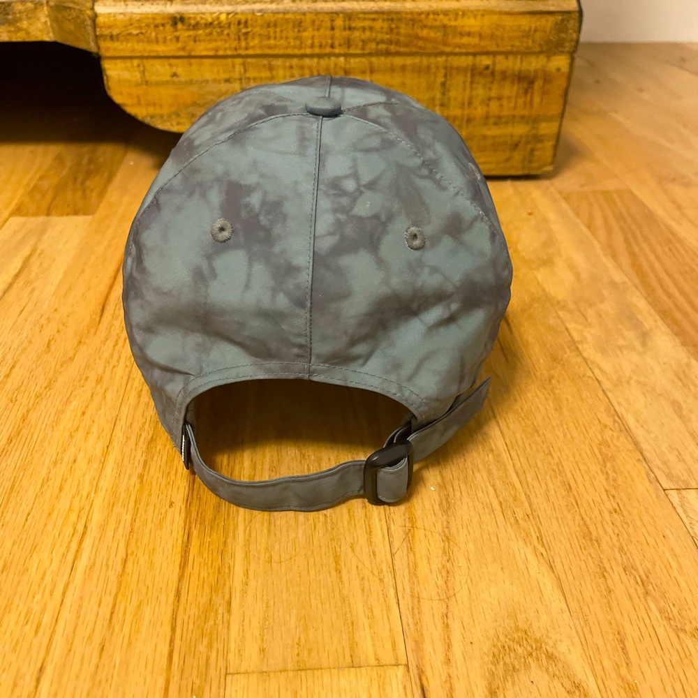 Athleta Kinetic Printed Baseball Cap in Riptide Gray and Green. One Size. - Picture 7 of 9